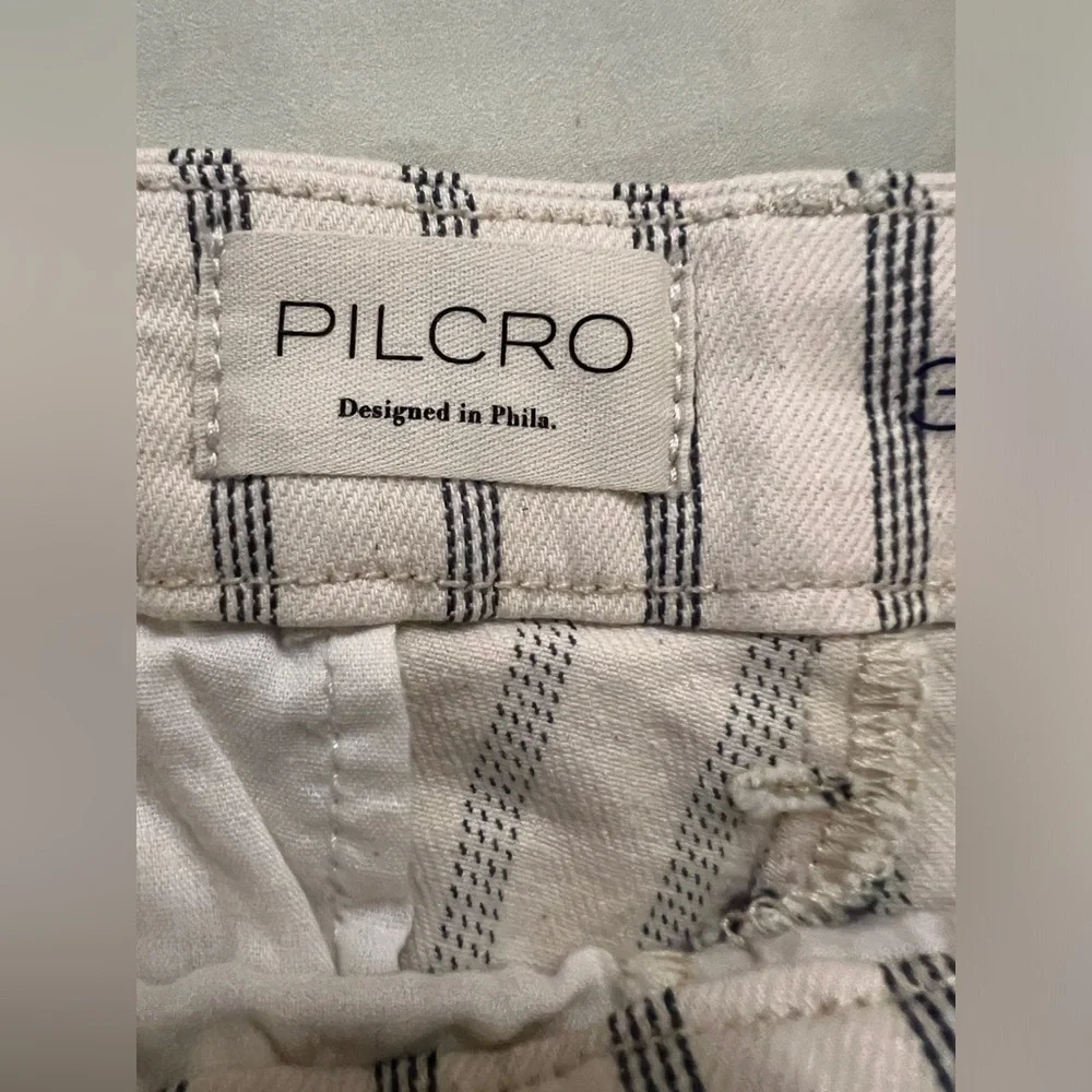 Anthropologie x Pilcro
Size 30 Cream color shorts EUC - Picture 15 of 16